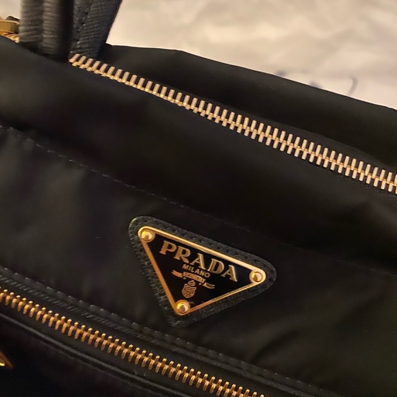 Prada authentic bag - Picture 4 of 8